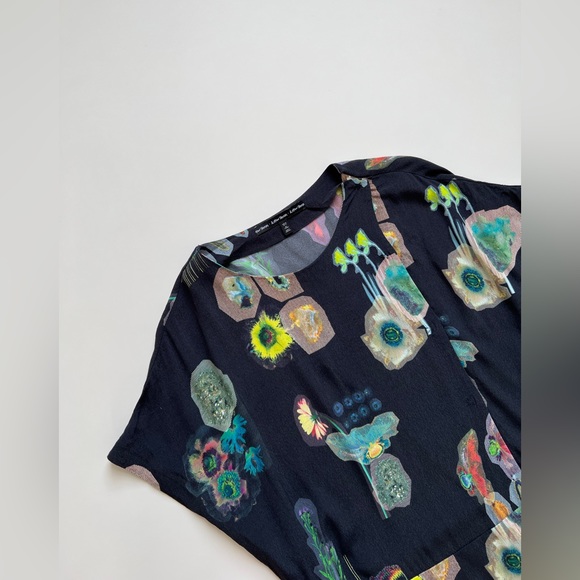 & Other Stories Black Blouse with Digital AI Flower Pattern Snap on UK 12 EU 40 - Picture 7 of 7